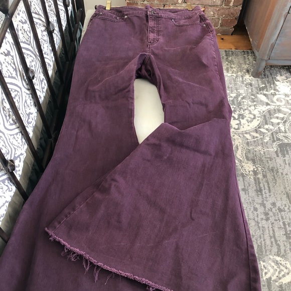 Free People curvy Float on Flares - Picture 8 of 15